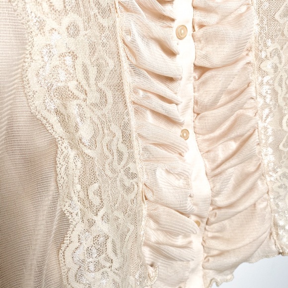 Elegant Cream Ruffled Women's Top - Picture 5 of 6